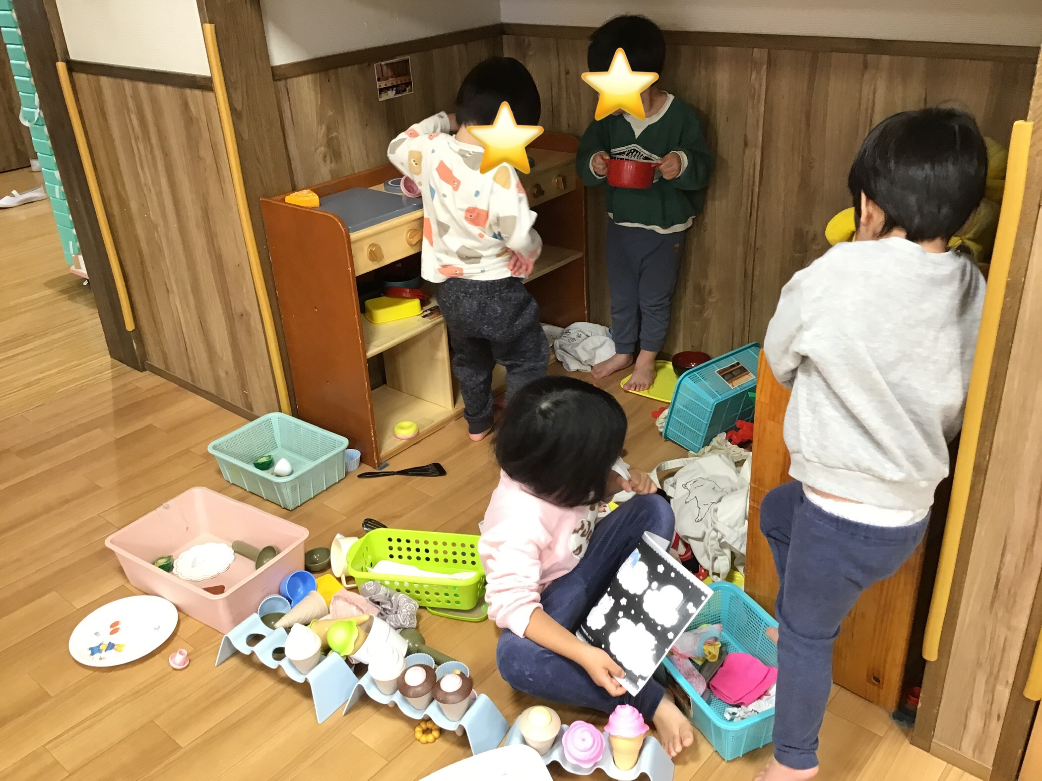 3歳児すみれ組〜室内と園庭の様子〜