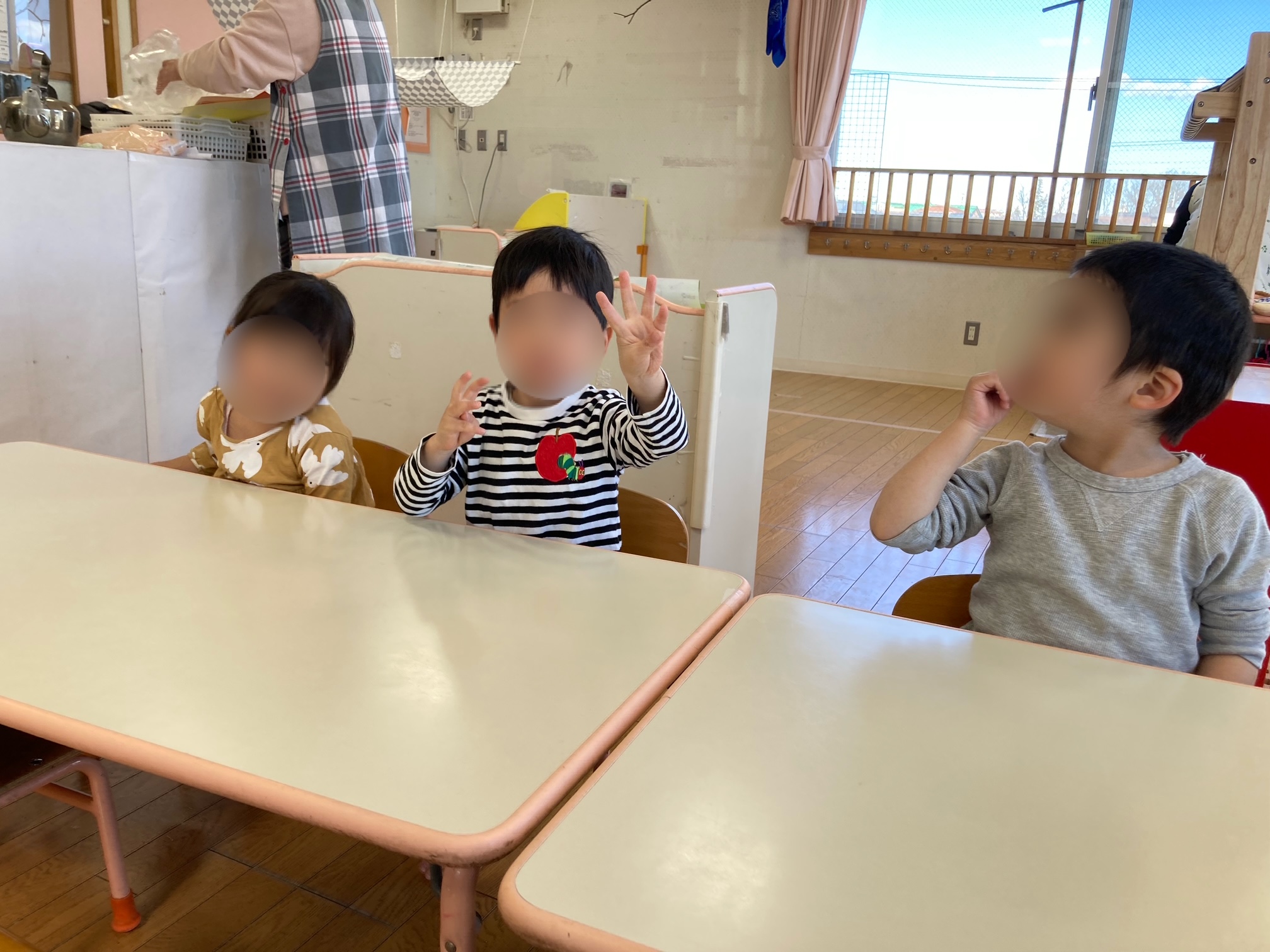 虹組　初めてのお弁当デー！ (２歳児)